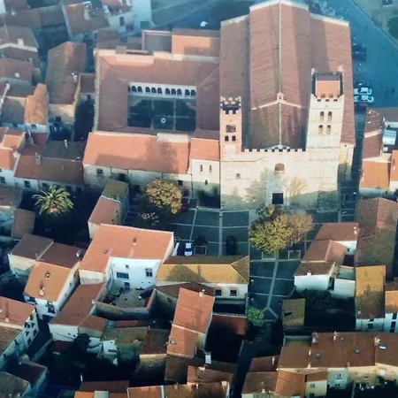 Vakantiehuis Maison Au Pied De La Cathedrale *