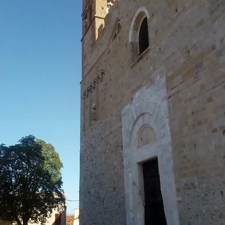 Maison Au Pied De La Cathedrale Holiday home *